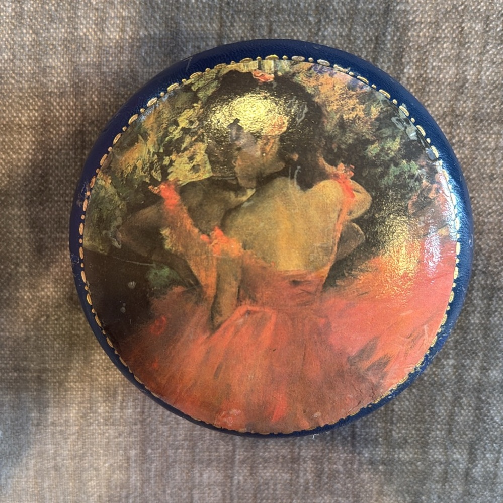Round Decorative Box with Dancer Design - Picture 3 of 4